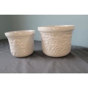 New England Pottery Set Of 2 Classic White Planters 5.5 & 7" Cherubs Grapes Read